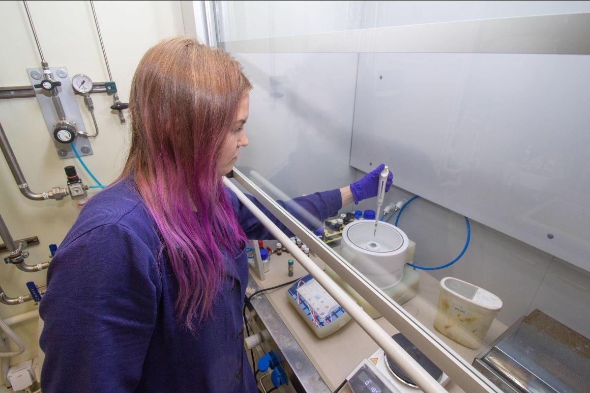 Исследователи ИТМО создают пасту из наночастиц для повышения эффективности перовскитных солнечных элементов