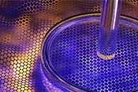 Одна наночастица может производить лазерное излучение при малой мощности Одна наночастица может производить лазерное излучение при малой мощности